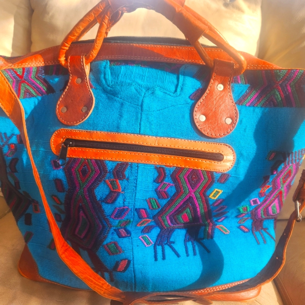 Beautiful satchel from the country of Panama 🇵🇦.  Never used. 19"X15"X6".